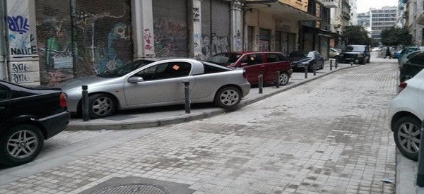 Αλλη φορά θα προσέχει που παρκάρει- Το σοκ μόλις είδε το αυτοκίνητο του ήταν μεγάλο (εικόνες)